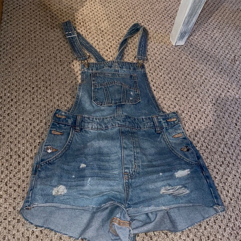 Divided H&M overall shorts